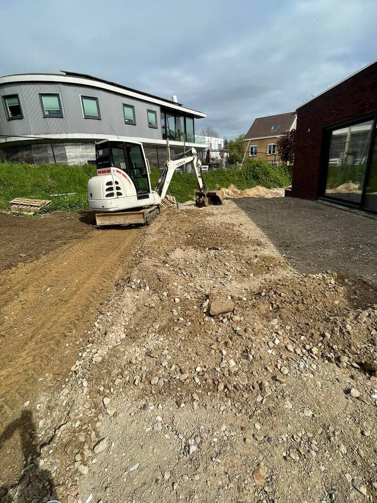 Minigraver met machinist voor al uw graafwerkzaamheden, Diensten en Vakmensen, Tuinmannen en Stratenmakers, Bestrating, Hekwerk of Schuttingen