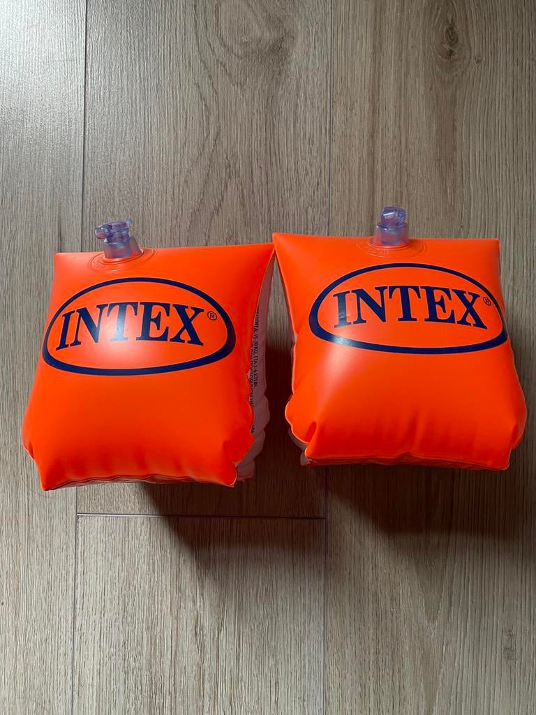 2 kleine Intex zwembandjes 18-30kg, Kinderen en Baby's, Speelgoed | Buiten | Zandbakken, Ophalen of Verzenden, Zo goed als nieuw