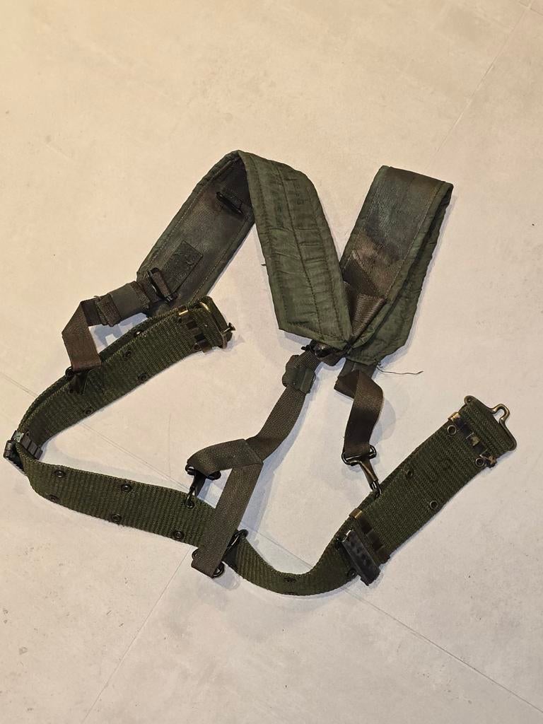 Ceinture et bretelles de combat de l'armée américaine pendan, Enlèvement