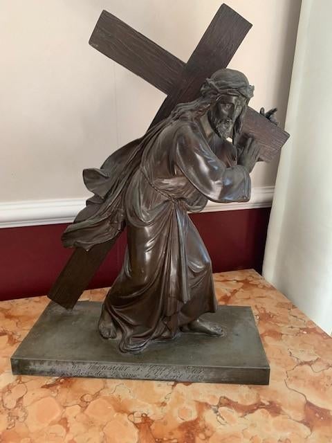 sculpture « Le Christ porte la croix », Antiquités & Art, Art | Sculptures & Bois, Enlèvement