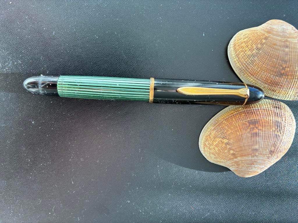 Vintage Pelikan 140 groen vulpen, Collections, Envoi, Utilisé, Stylo, Autres marques