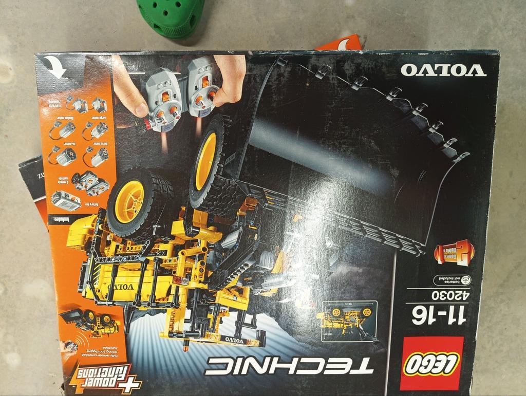 Gros lego technic 42030 gros chargeur a pneus Volvo, Ophalen, Zo goed als nieuw, Lego