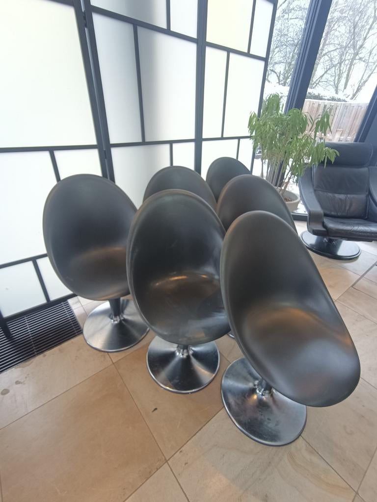 6 x  Magis Bombo +verlengbare  ronde tafel, Ophalen, Metaal, Vier