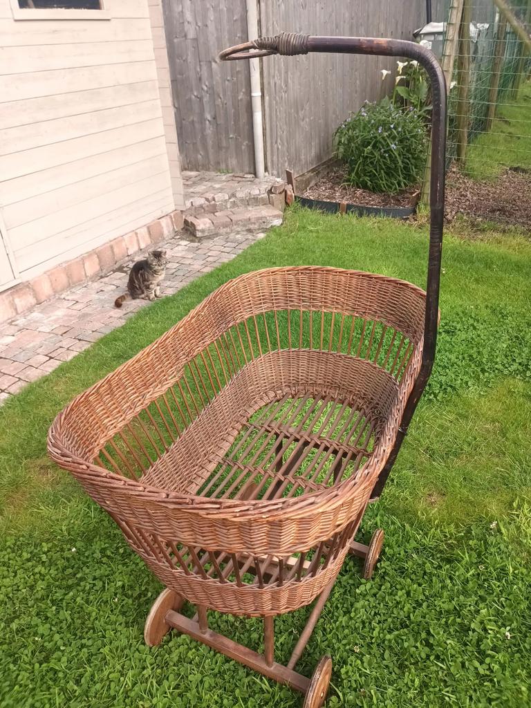 Vintage rieten wieg, Antiek en Kunst, Ophalen