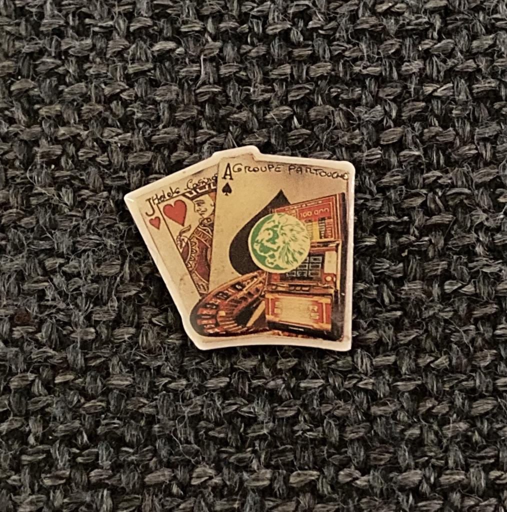 PIN - GROUPE PARTOUCHE - CASINO - ROULETTE, Envoi, Utilisé, Autres sujets/thèmes, Insigne ou Pin's