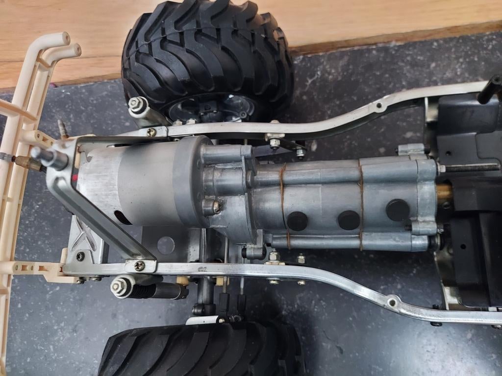 Tamiya vintage toyota hilux bruiser en pleine restauration, Enlèvement ou Envoi