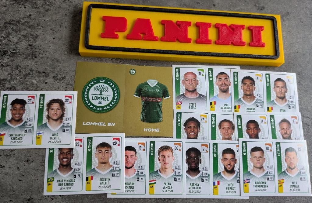 Panini FOOTBALL 2022/23 11 STICKERS LOMMEL   VOETBAL, Hobby en Vrije tijd, Stickers en Plaatjes, Nieuw, Ophalen of Verzenden