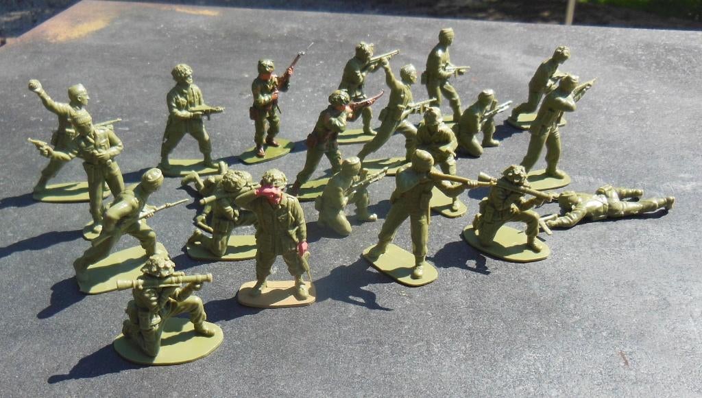 Lot de 21 soldats Airfix 1/32ième Commando et Para, Envoi, Comme neuf, Plus grand que 1:35, Personnage ou Figurines