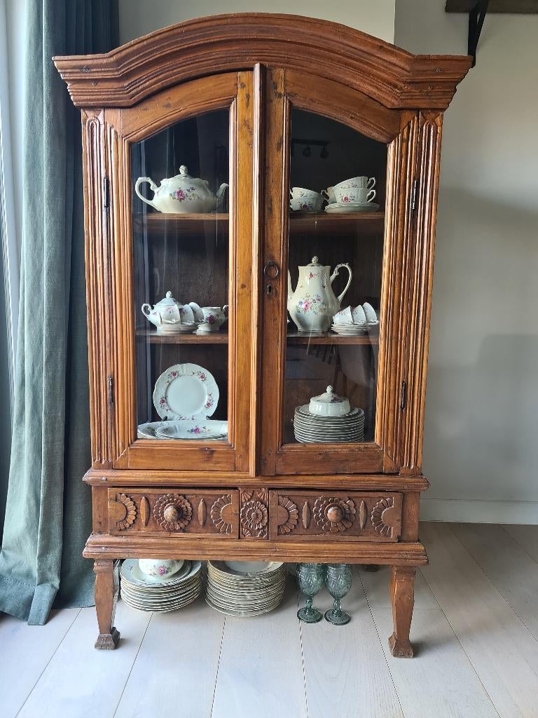 Uniek servies kastje uit Indonesië, Ophalen