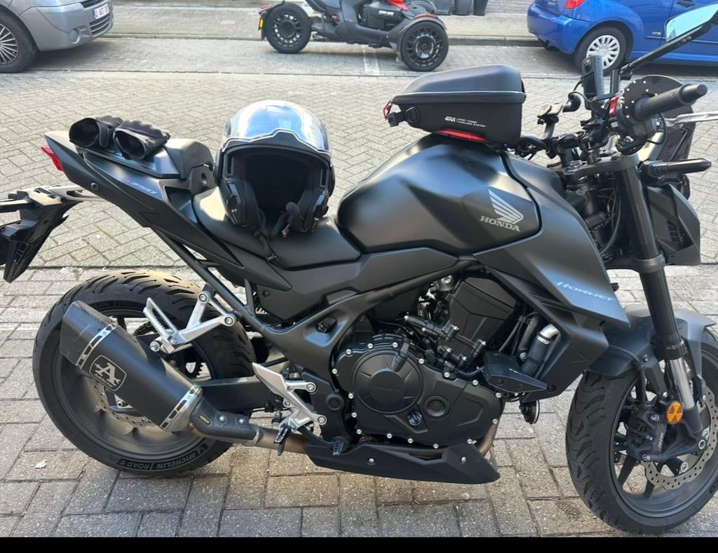 Honda CB750 Hornet 2025 — Full Option — 5 jaar GARANTIE !, 2 cilinders, Motorrijbewijs A, Particulier, Handvatverwarming
