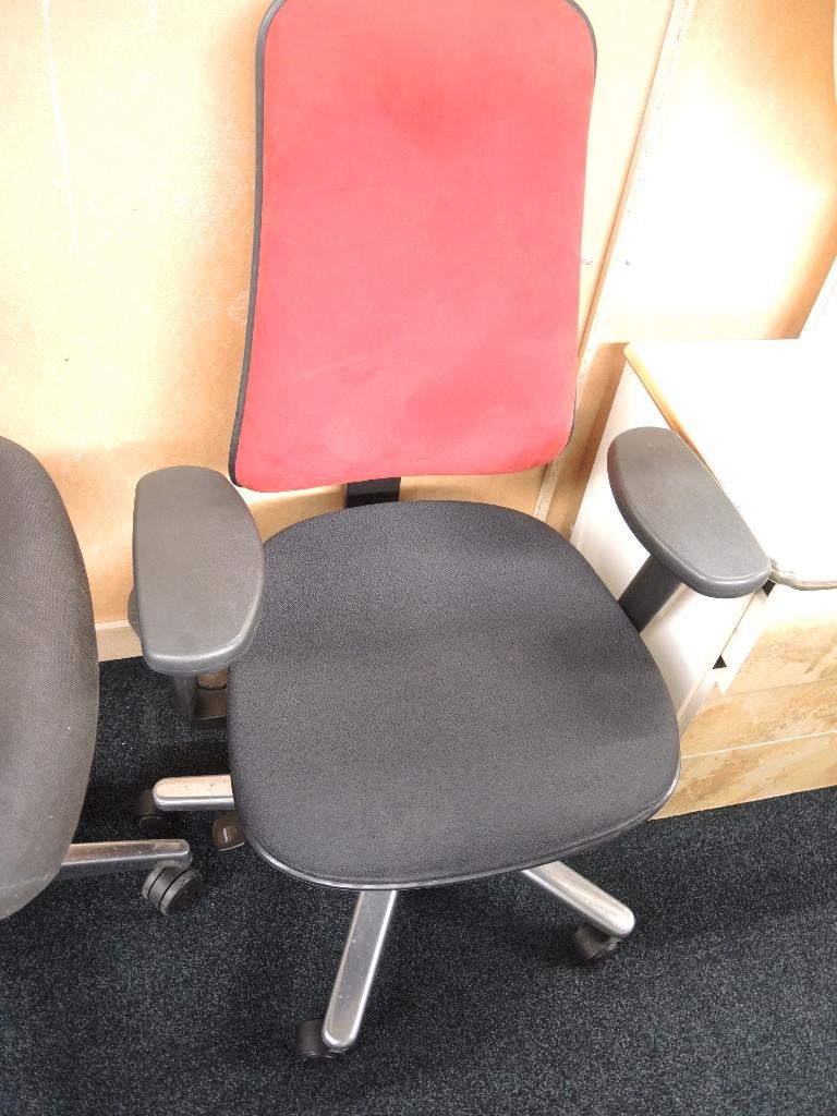 Bureaustoel zwart/rood mobiel, Maison & Meubles, Chaises de bureau, Utilisé, Chaise de bureau, Rouge, Ergonomique, Enlèvement