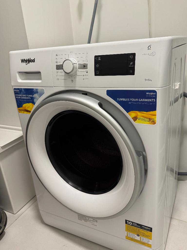 wasmachine / droogkast combinatie, Ophalen, 1200 tot 1600 toeren, 8 tot 10 kg, Zo goed als nieuw