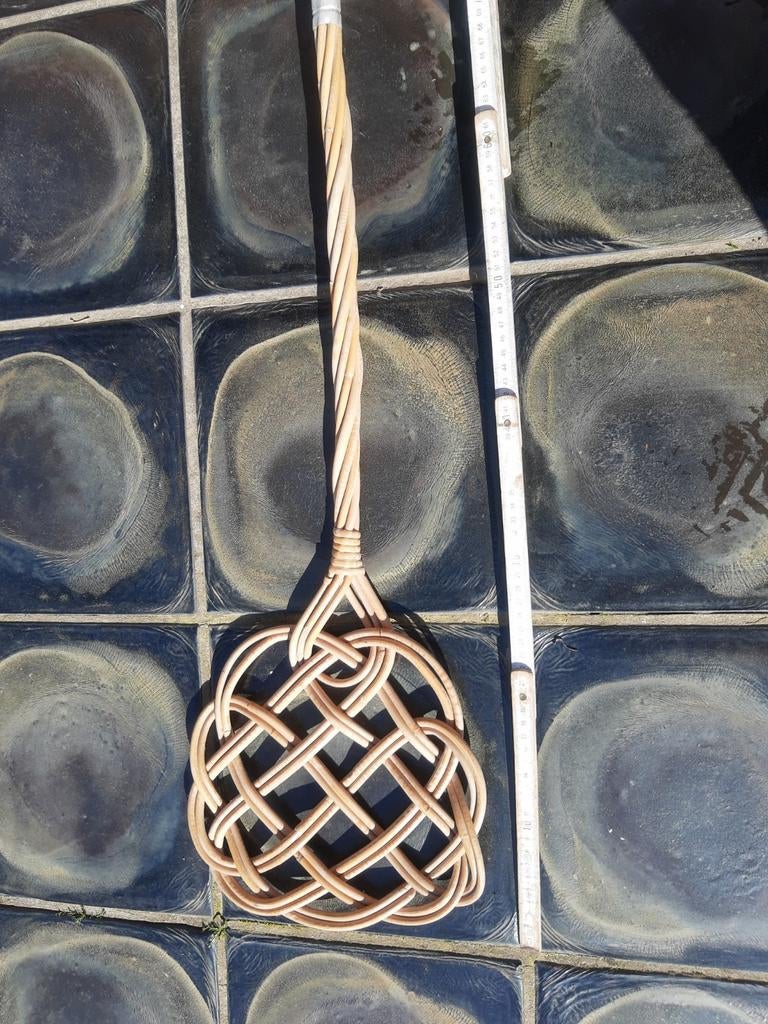 Rotan mattenklopper, Ophalen