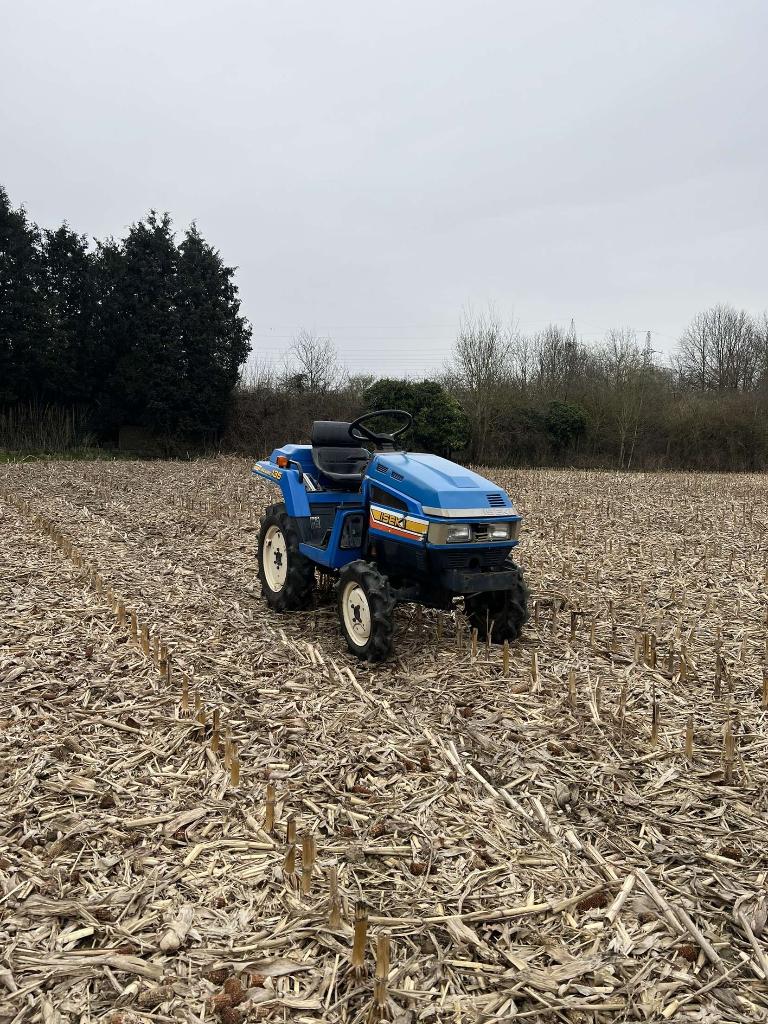 prachtige iseki 135 16pk 3cil 4x4 4nieuwe banden zijschakel!, Enlèvement ou Envoi, Jusqu'à 80 ch, Autres marques, 250 à 500 cm