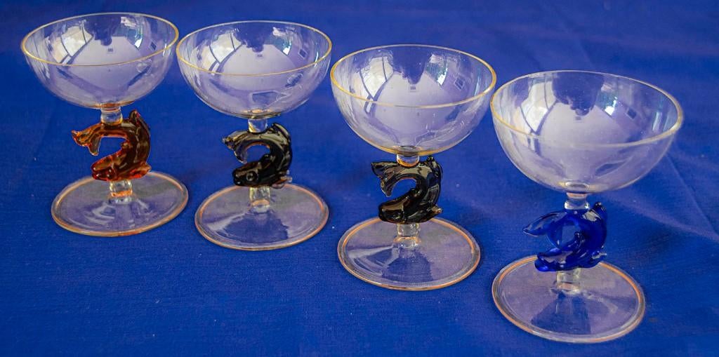 4 verres à boissons alcoolisées uniques, Collections, Verres & Petits Verres, Enlèvement ou Envoi, Comme neuf, Verres et Verres à shot