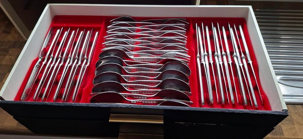 Volledig bestek koffer voor 12 personen, Antiek en Kunst, Ophalen