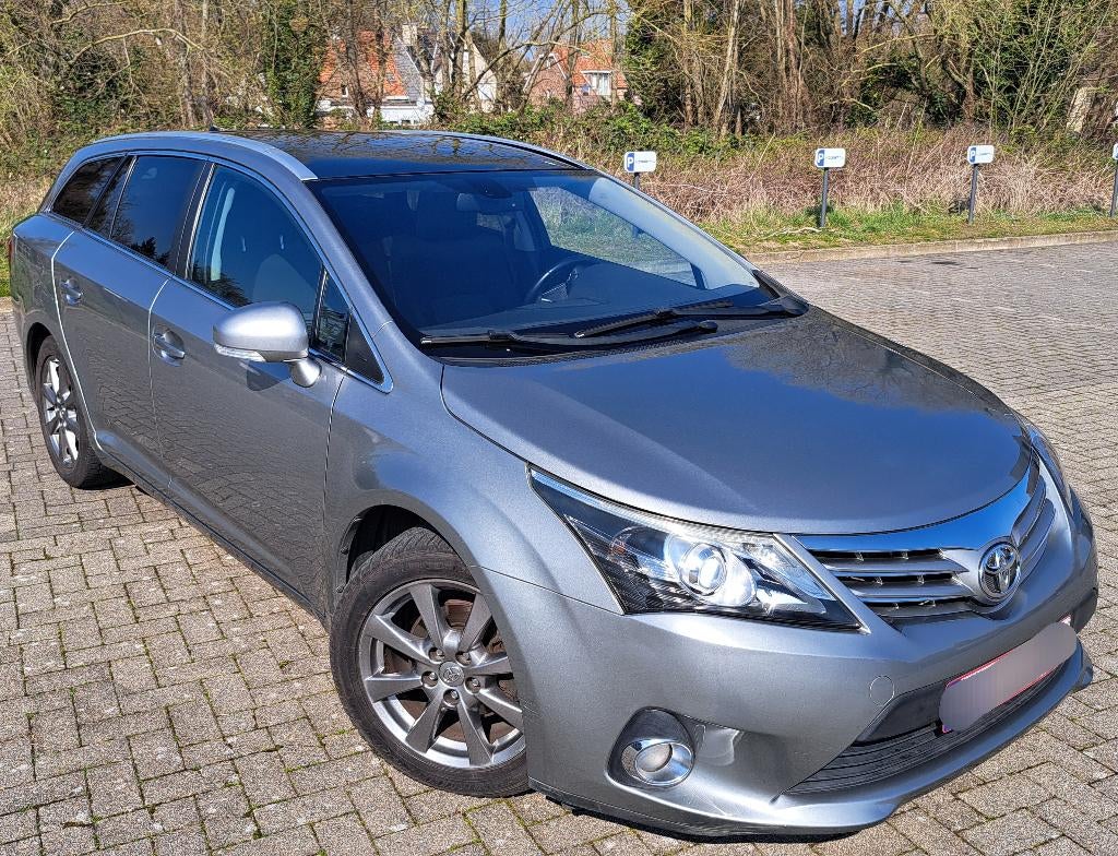 Toyota Avensis Avensis SW 2.0 D-4D Skyview, Autos, Toyota, Particulier, Avensis, ABS, Caméra de recul, Airbags, Bluetooth, Ordinateur de bord