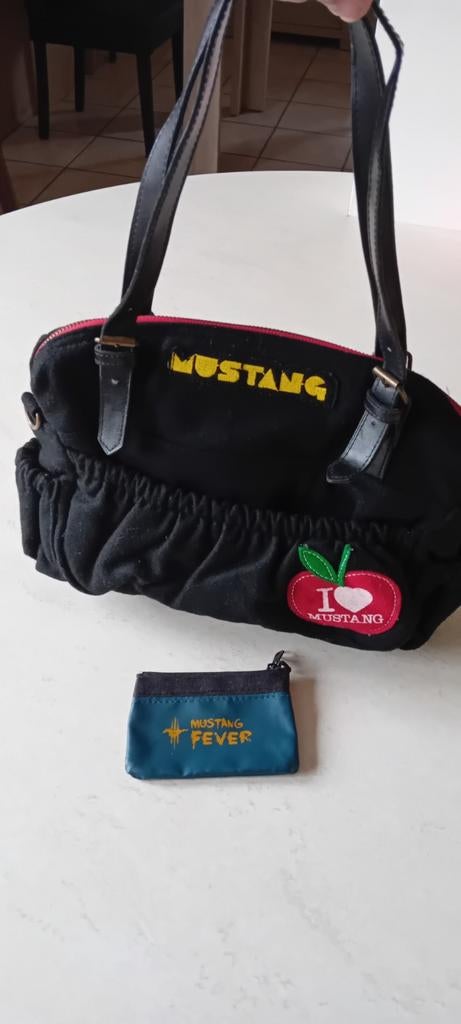 Mustang zwarte handtas met portemonnee, Handtassen en Accessoires, Tassen | Damestassen, Ophalen of Verzenden, Nieuw, Zwart, Handtas