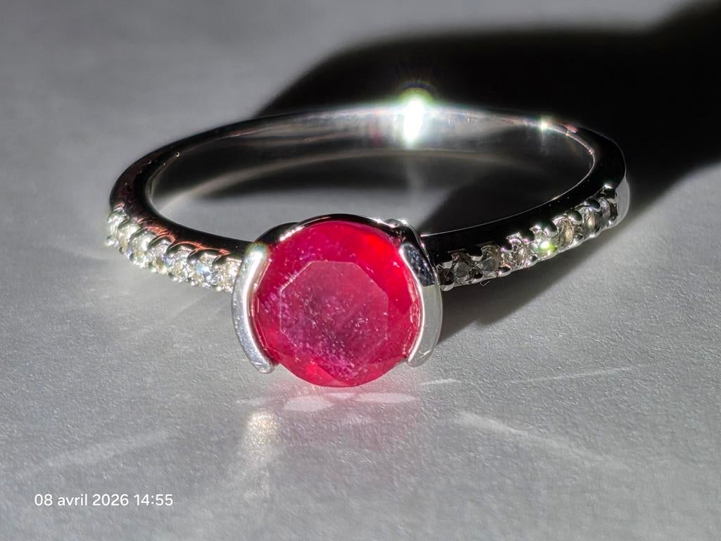 Prachtige geplatineerde sterling zilveren ring met robijn, Ophalen, Nieuw, Met edelsteen, Dame