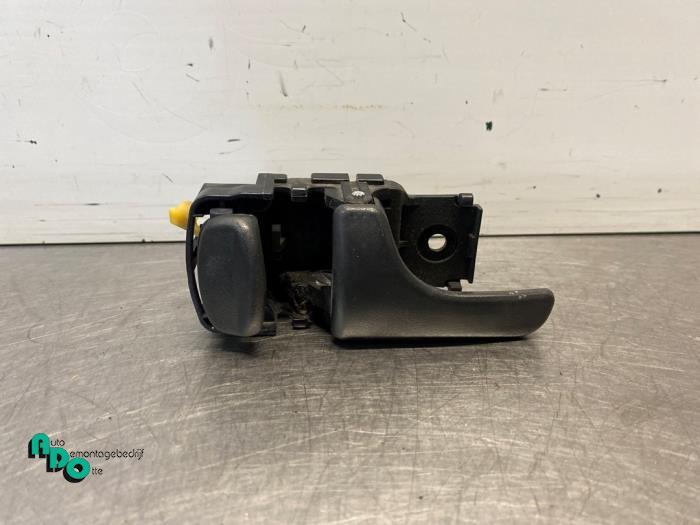 Poignée portière 2portes gauche d'un Nissan Terrano (Terra, Autos : Pièces & Accessoires, -, 3 mois de garantie, Utilisé, -