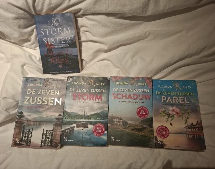 Lucinda Riley – De Zeven Zussen reeks (5 boeken), Boeken, Ophalen of Verzenden, Gelezen, Lucinda Riley, België
