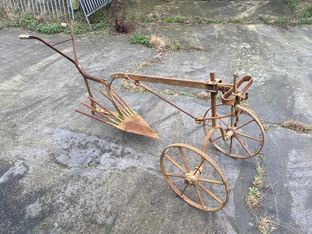 Charrue à pommes de terre vintage ancienne, Enlèvement