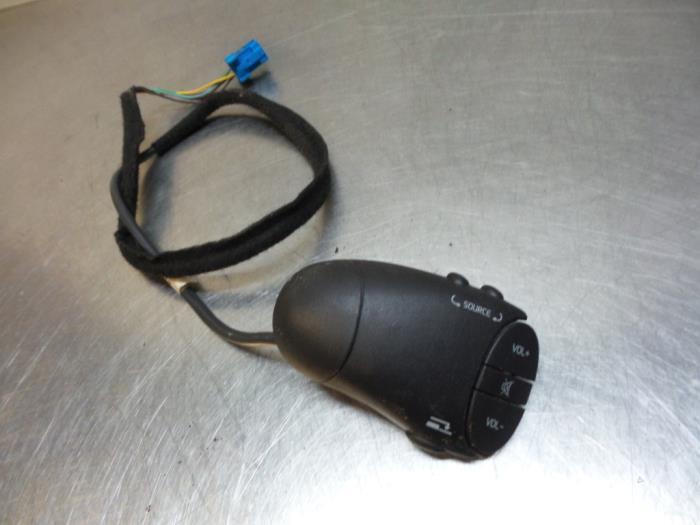 Commande radio volant d'un Renault Kangoo (Kangoo 01-), Renault, -, Utilisé, -