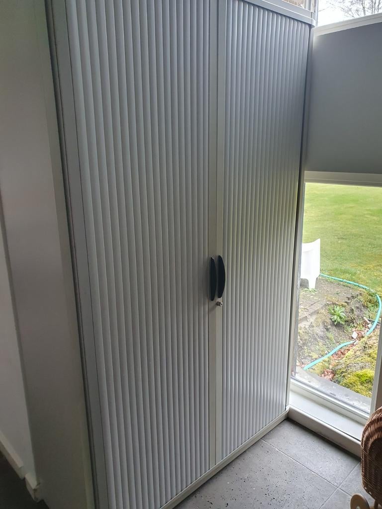 Metalen roldeurkast - Ideaal voor kantoor of thuis, Huis en Inrichting, Kasten | Roldeurkasten en Archiefkasten, Ophalen