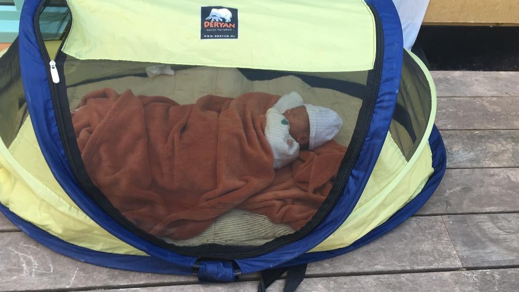 Gezellig met je baby buiten zitten? Deryan, Enfants & Bébés, Enlèvement, Utilisé, Lit de voyage