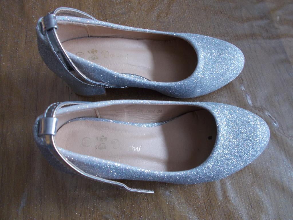 Chaussures argentées DOREMI pour fille., Doremi, Comme neuf, Enlèvement, Chaussures
