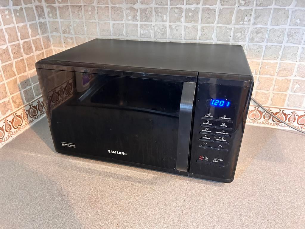 Four à micro-ondes Samsung, Enlèvement, Utilisé, Autoportant
