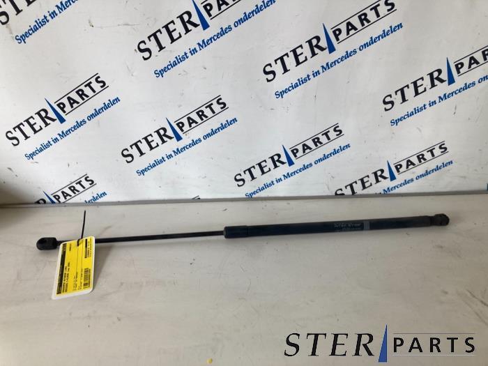Amortisseur capot moteur gauche d'un Mercedes C-Klasse, 3 mois de garantie, Utilisé, -, -