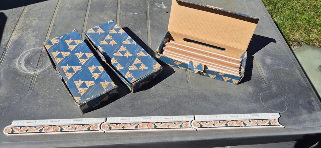 Restpartij tegels + sierstrips – ideaal voor renovatie, Bricolage & Construction, Dalles & Carrelages, Enlèvement