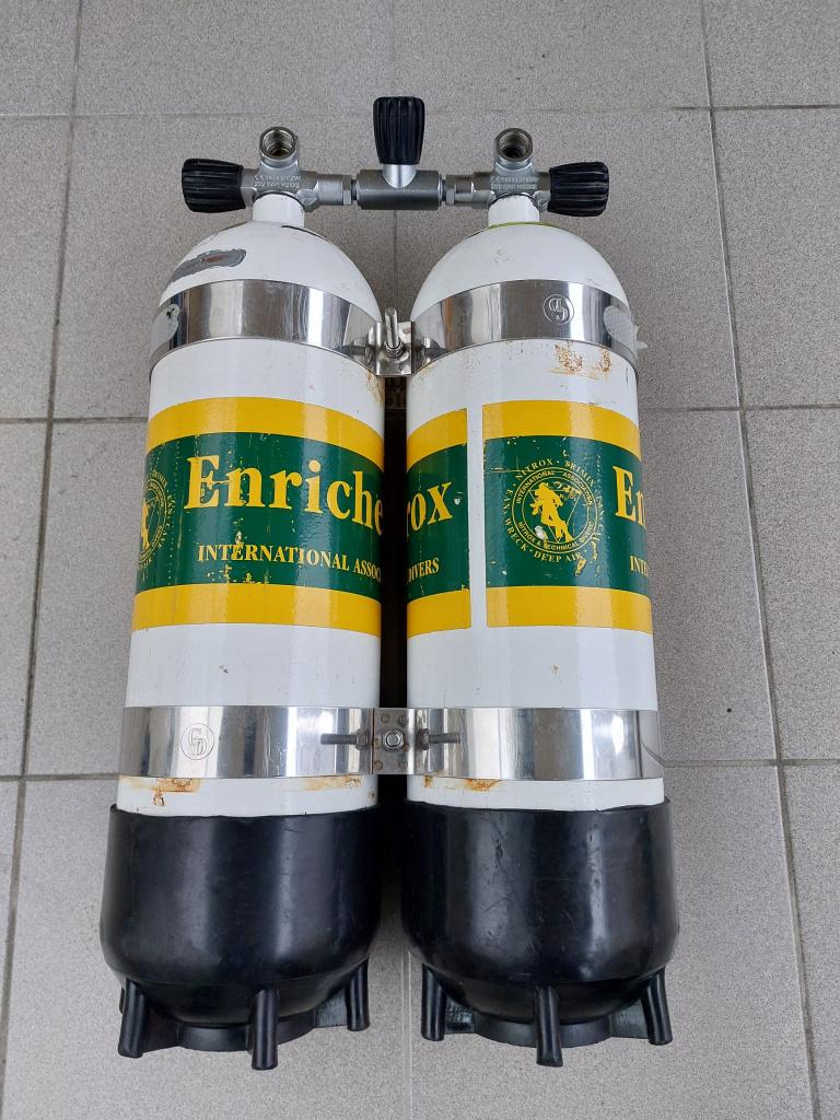 bouteilles de plongée doubles 10 230 bar, Sports nautiques & Bateaux, Plongée, Enlèvement, Utilisé, Bouteille de plongée