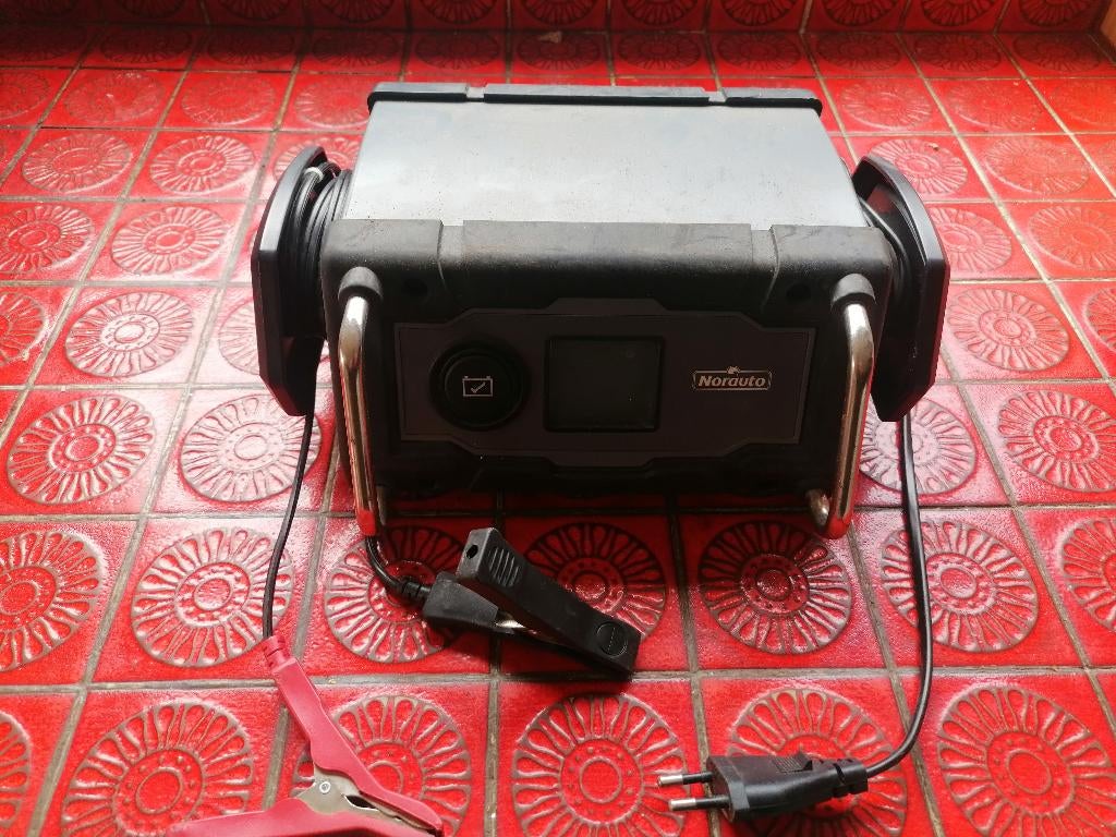 Chargeur de voiture norauto 6a, Autos : Pièces & Accessoires, Enlèvement