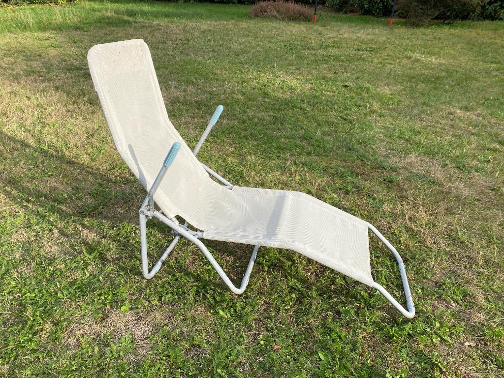 Ligstoel - Wit  Inklapbaar en verstelbaar, Ophalen, Gebruikt, Metaal, Verstelbaar