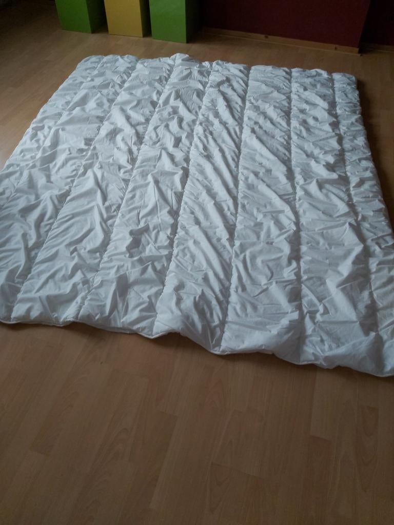 Dekbed IKEA  200 X 220 heel goede staat, Huis en Inrichting, Slaapkamer | Beddengoed, Ophalen, Zo goed als nieuw, Tweepersoons