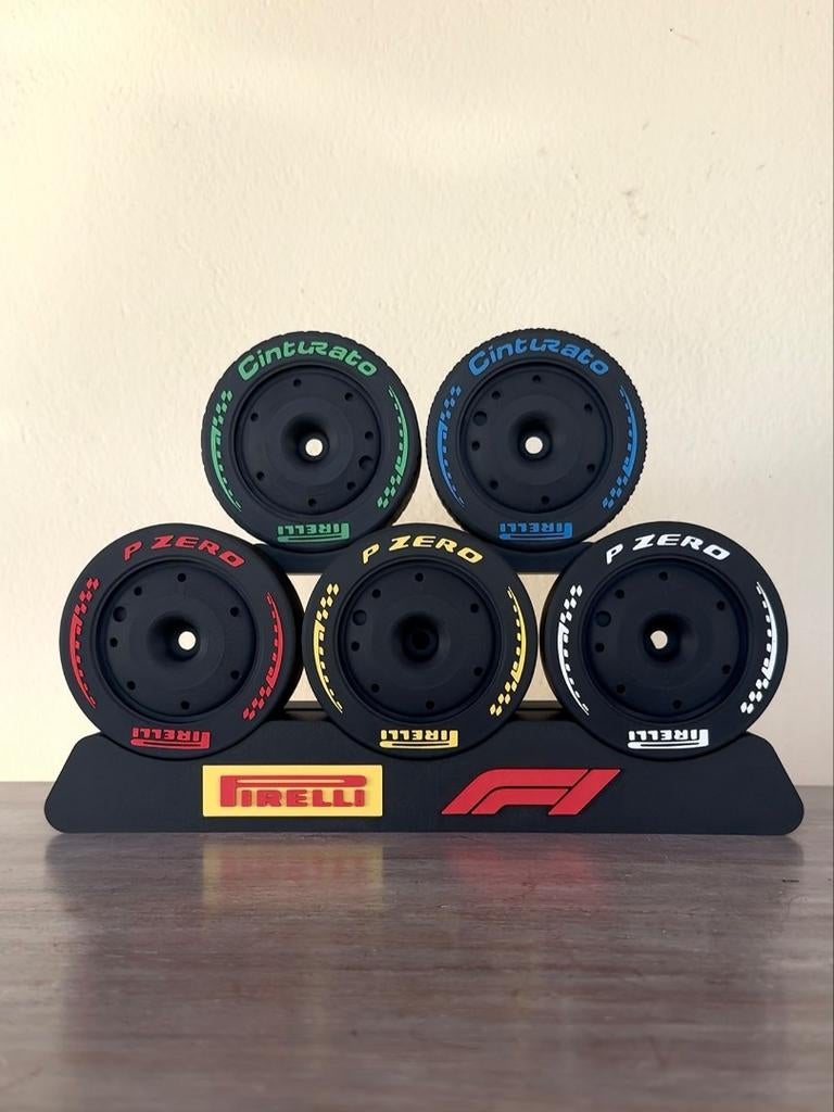 Pneus F1 2026 avec support. Maintenant en vente pour 49,95€, Enlèvement ou Envoi, Neuf, ForTwo