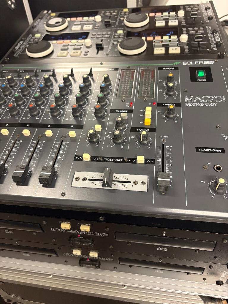 Ecler MAC70i + 2 stuks DENON DN-2600F, Muziek en Instrumenten, Ophalen, Zo goed als nieuw, Microfooningang