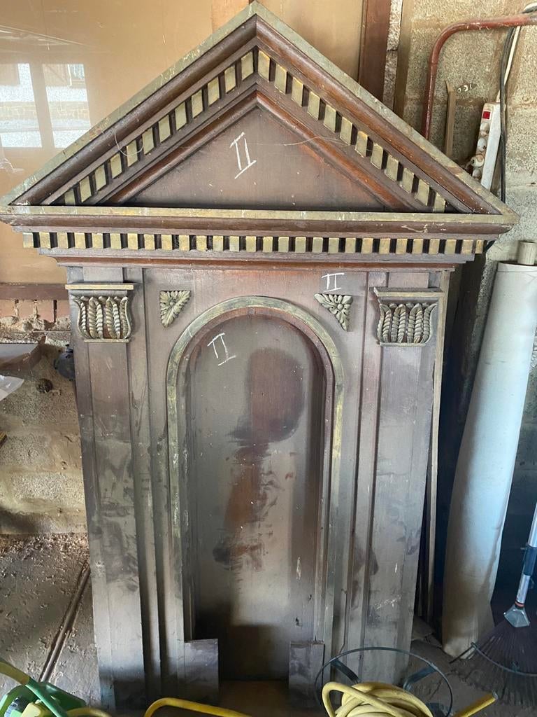 Veel religieuze meubels, kerk, Ophalen