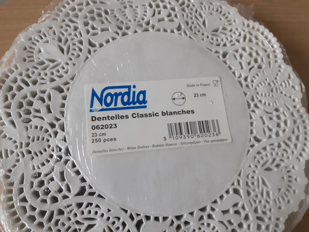 LOT DE DENTELLES EN PAPIER POUR TARTES OU GÂTEAUX, Hobby & Loisirs créatifs, Confection de Gâteaux & Cupcakes, Enlèvement, Neuf