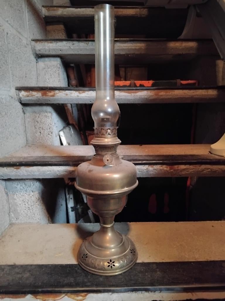 Lampe à huile avec réservoir., Ophalen