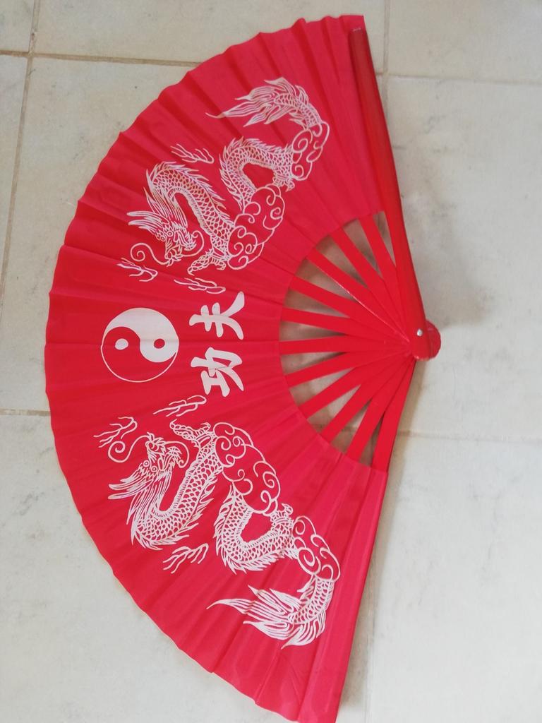 Waaier voor tai chi, Ophalen, Zo goed als nieuw