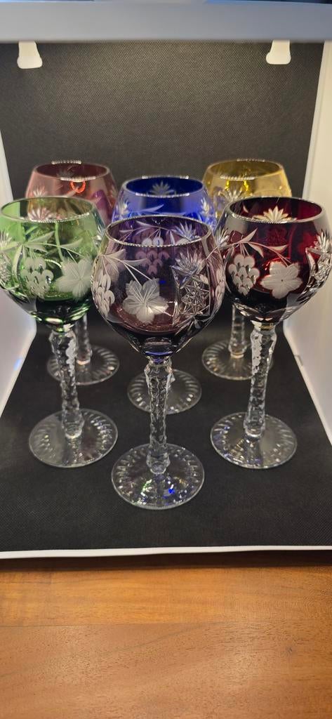 6 verres à vin cristal de lorraine multicolores taillés main, Enlèvement