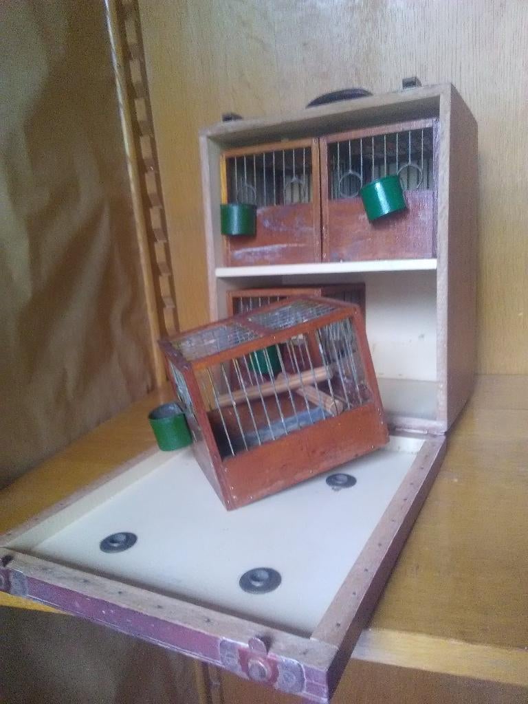 Ancienne cage a oiseaux ' valise, Animaux & Accessoires, Enlèvement ou Envoi, Utilisé, Bois, Autres types