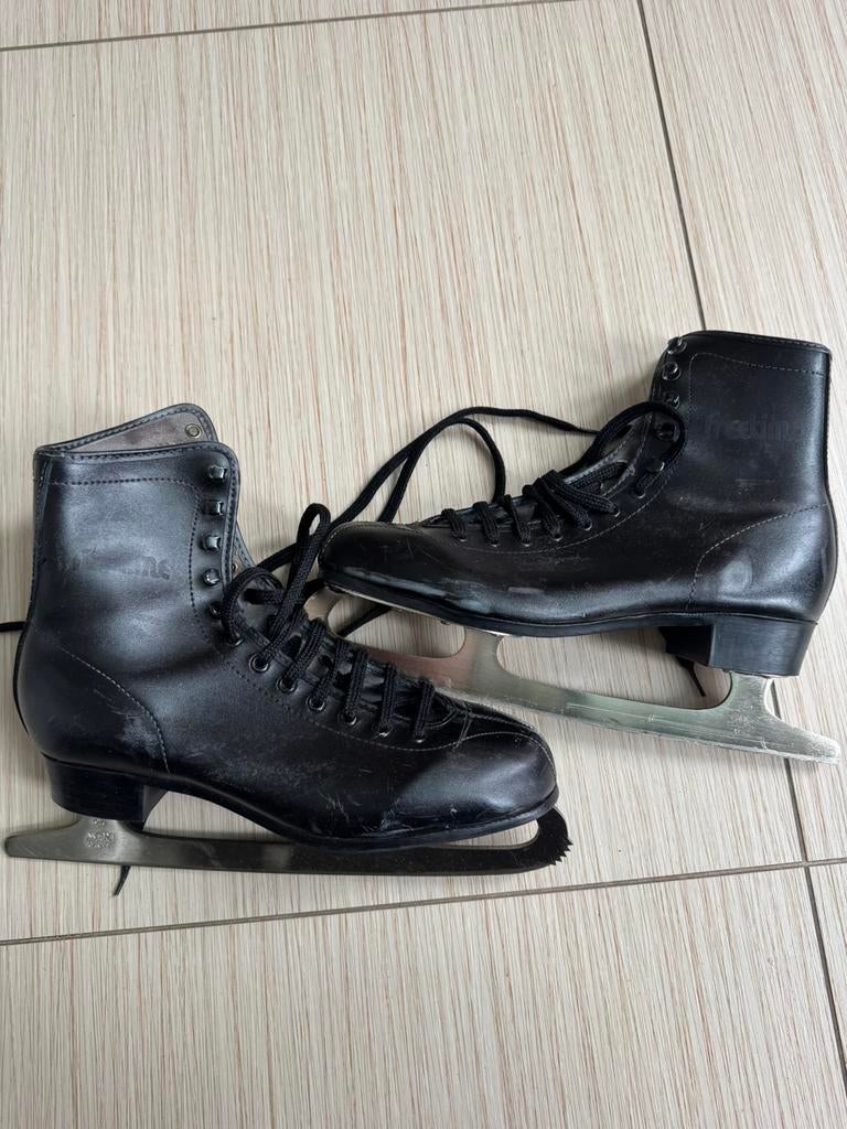 Patins artistiques noirs taille 41, Sports & Fitness, Patinage, Enlèvement ou Envoi, Comme neuf, Patinage artistique