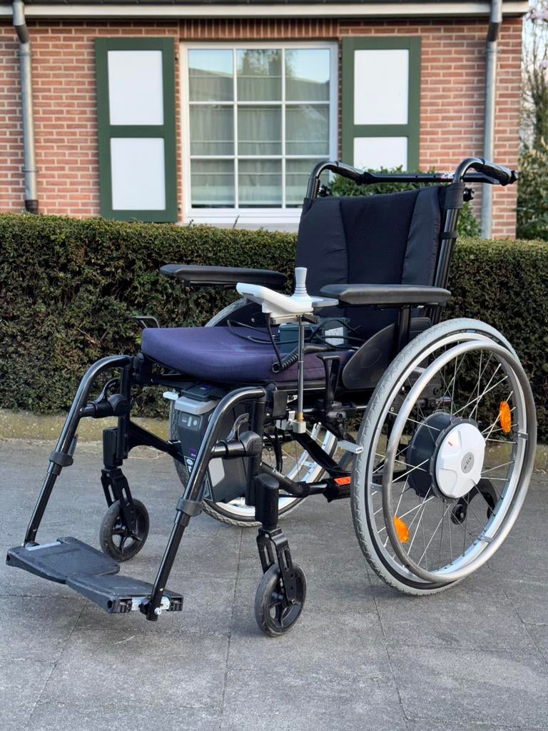 fauteuil roulant Invacare avec assistance électrique e-fix, Divers, Enlèvement ou Envoi, Pliant, Comme neuf, Fauteuil roulant électrique