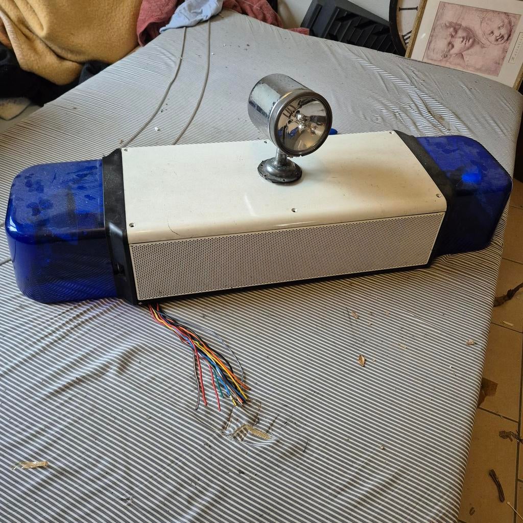 Rampe rtk4 avec lampe chercheuse rijkswacht gendarmerie, Collections, Objets militaires | Général, Enlèvement, Gendarmerie