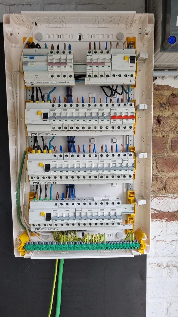 Electricité General, Services & Professionnels, Électriciens