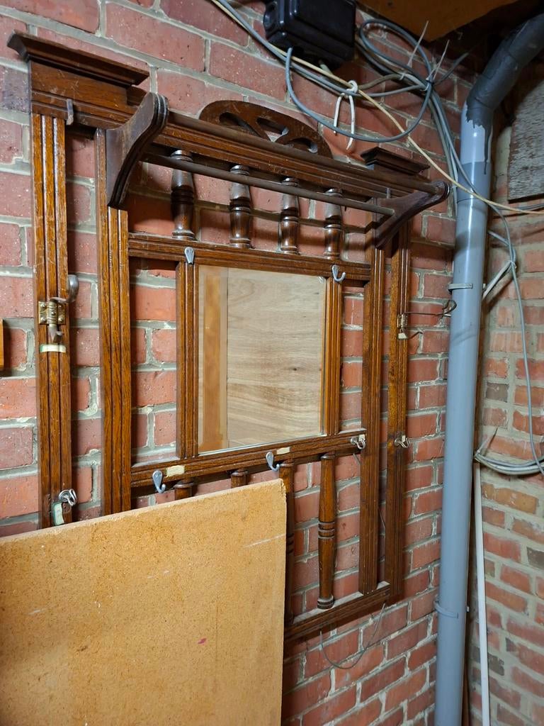 Porte-manteau mural ancien, Enlèvement